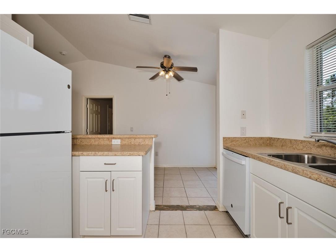 3825 Hollycrest Street Fort Myers FL 33905 2025011163 image19