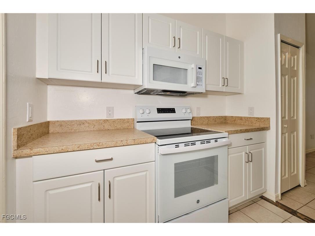 3825 Hollycrest Street Fort Myers FL 33905 2025011163 image21