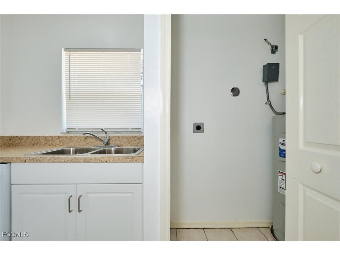 3825 Hollycrest Street Fort Myers FL 33905 2025011163 image23