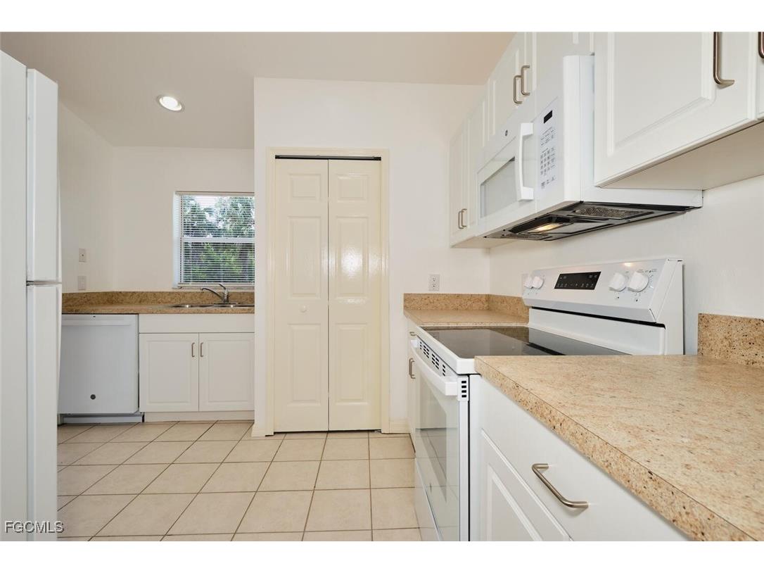 3825 Hollycrest Street Fort Myers FL 33905 2025011163 image24