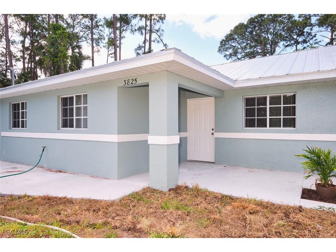 3825 Hollycrest Street Fort Myers FL 33905 2025011163 image4