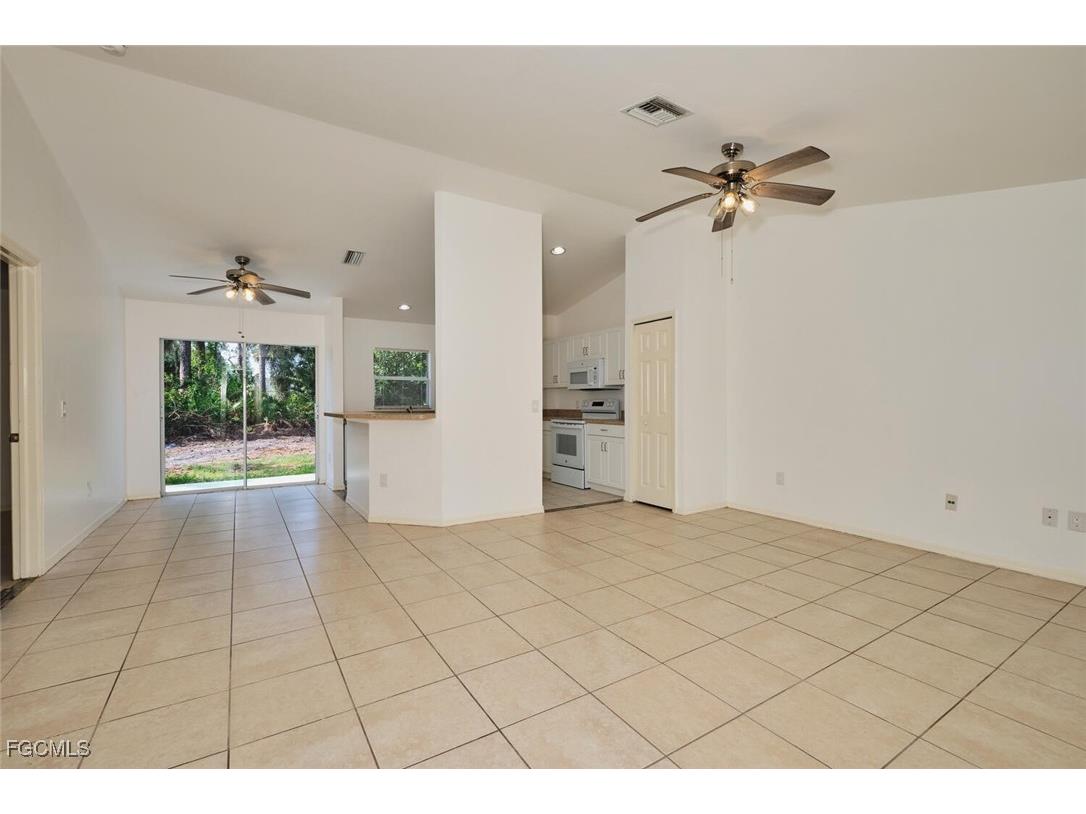 3825 Hollycrest Street Fort Myers FL 33905 2025011163 image8