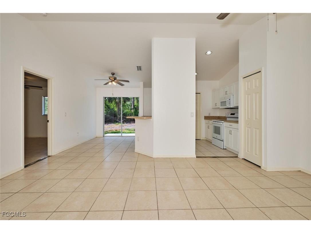 3825 Hollycrest Street Fort Myers FL 33905 2025011163 image9