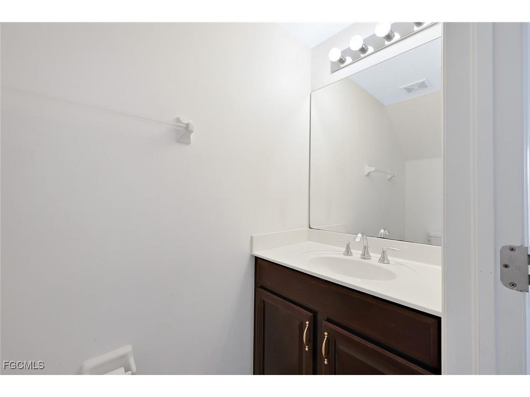 3827 Clearbrook Lane Fort Myers FL 33966 2025025081 image4