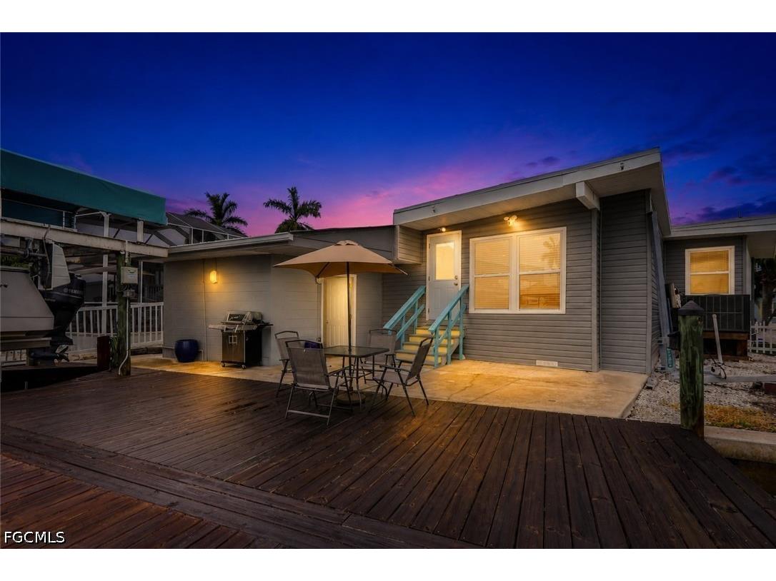 3827 Coconut Drive Saint James City FL 33956 2026031560 image1