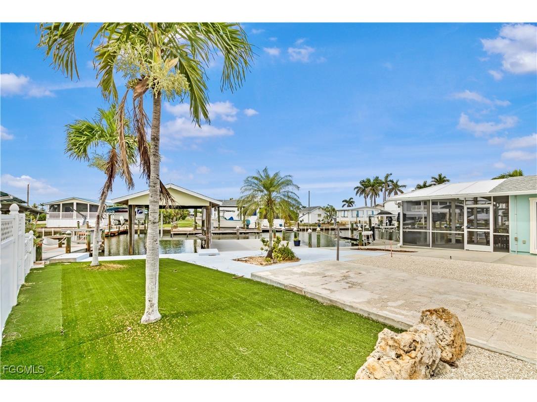 3828 Coconut Drive Saint James City FL 33956 2025015877 image1