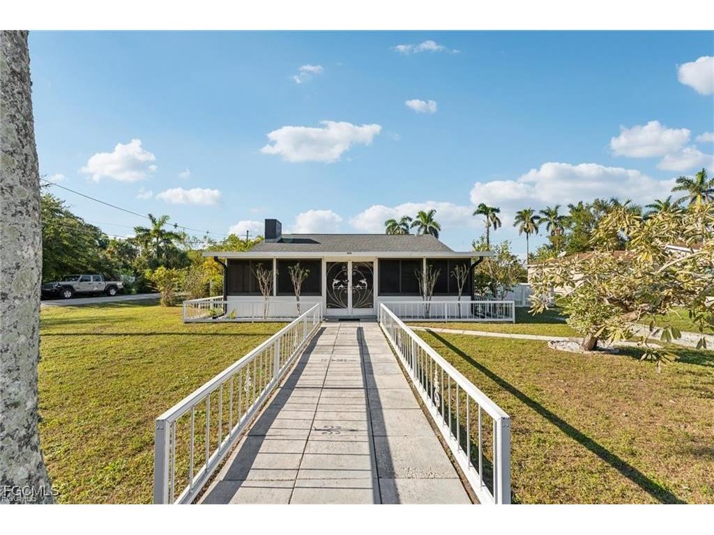 3829 Edgewood Avenue Fort Myers FL 33916 2025000498 image1