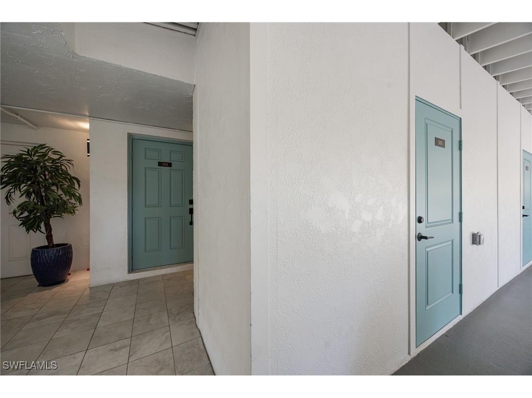 383 Harbour Drive #101 Naples FL 34103 226004870 image24