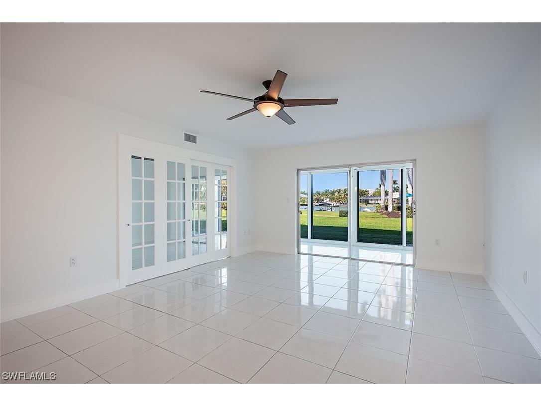 383 Harbour Drive #102 Naples FL 34103 224019511 image1