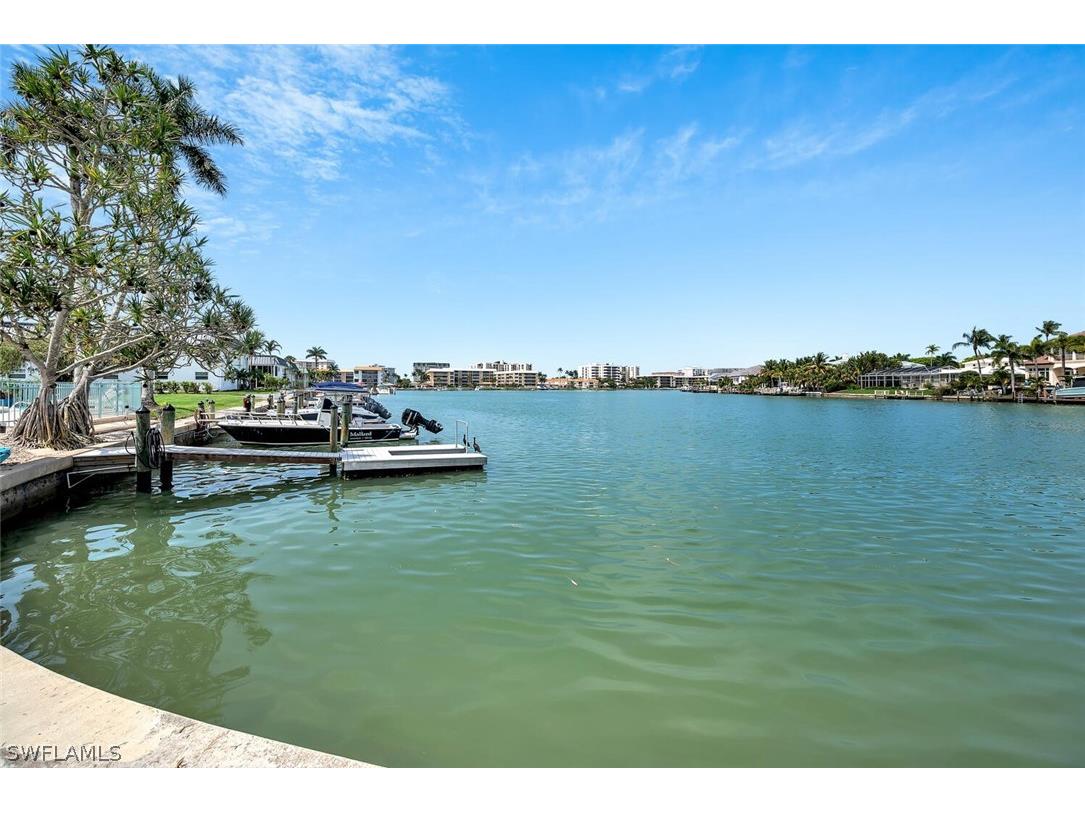 383 Harbour Drive #104 Naples FL 34103 224024823 image1