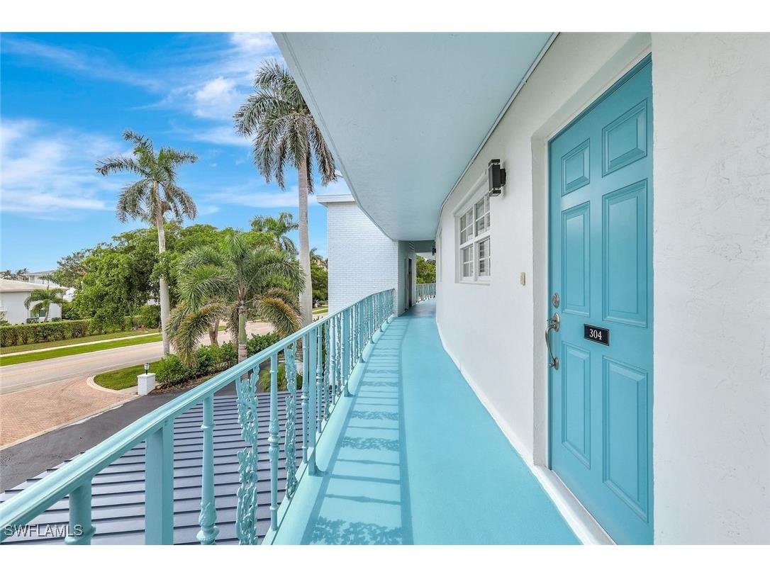 383 Harbour Drive #304 Naples FL 34103 225073753 image5