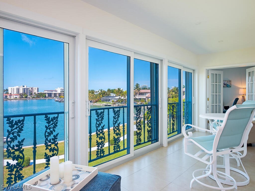 383 Harbour Drive #308 Naples FL 34103 226007237 image8