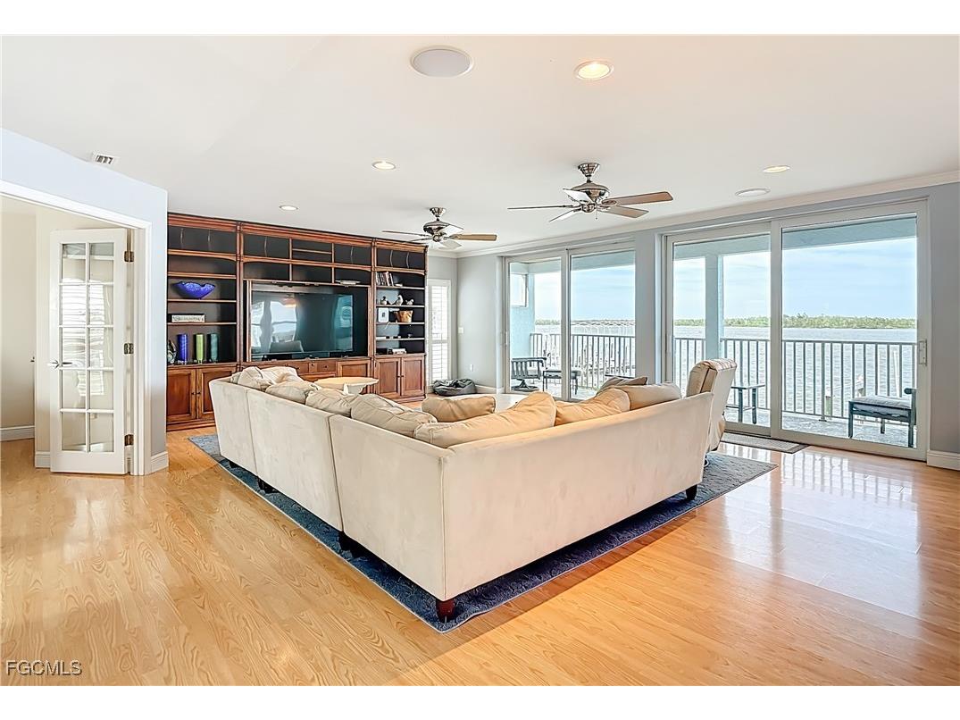 383 Seminole Way Fort Myers Beach FL 33931 2025020376 image5