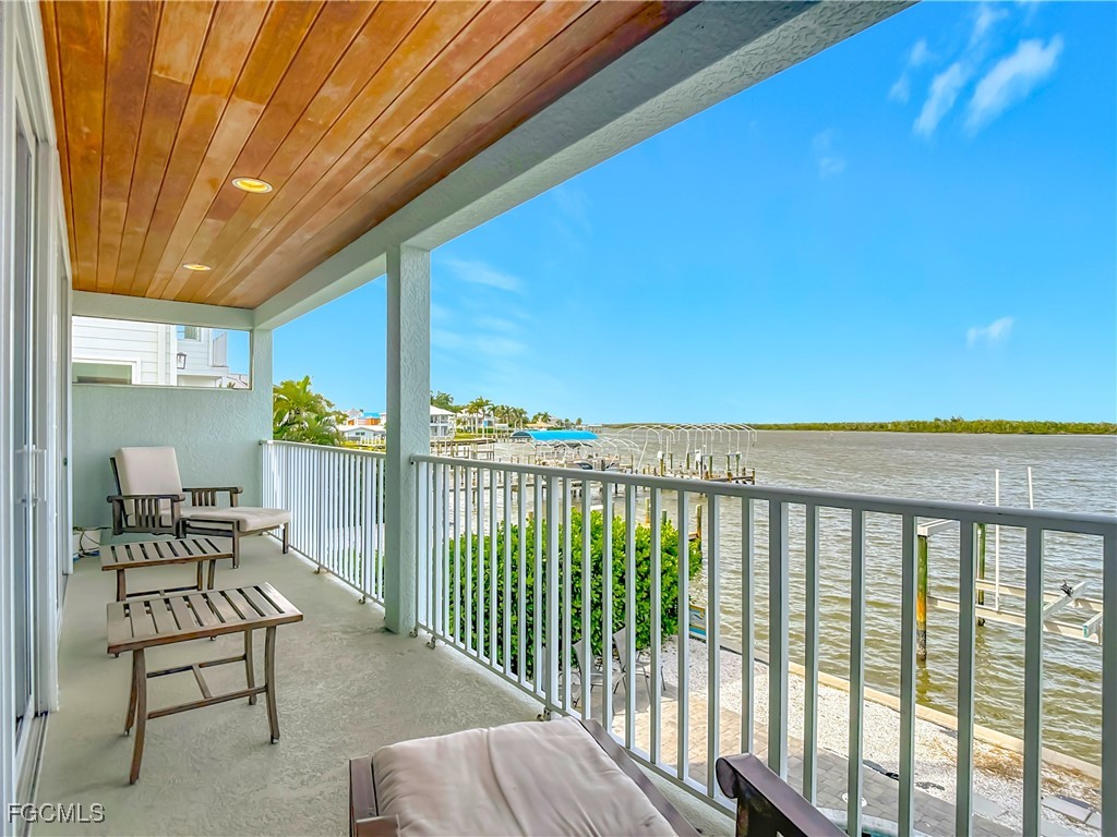 383 Seminole Way Fort Myers Beach FL 33931 2025020376 image7