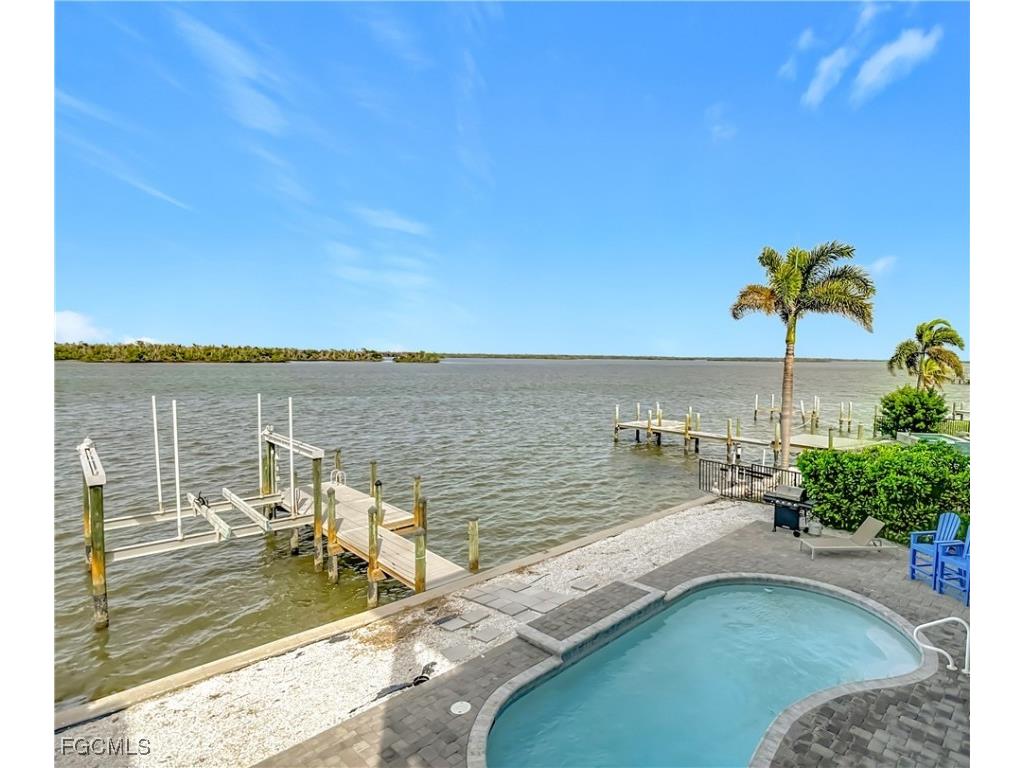 383 Seminole Way Fort Myers Beach FL 33931 2025020376 image8