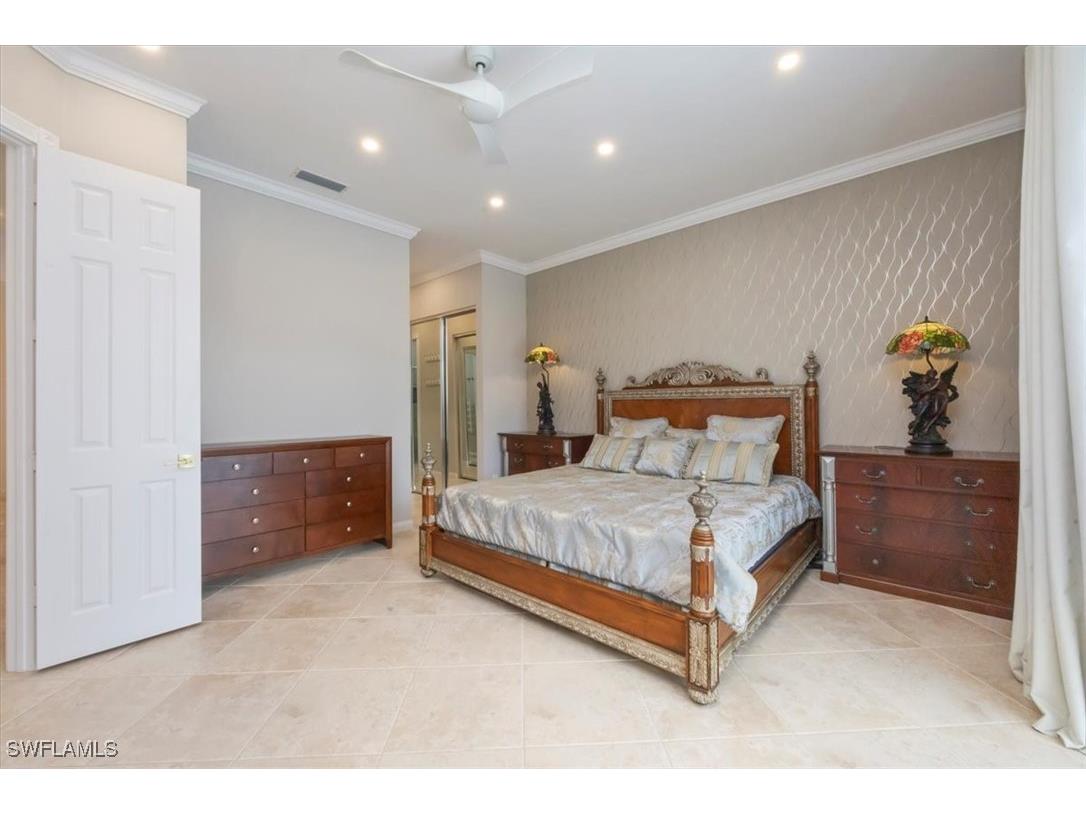 3833 Huelva Court Naples FL 34109 225077228 image12