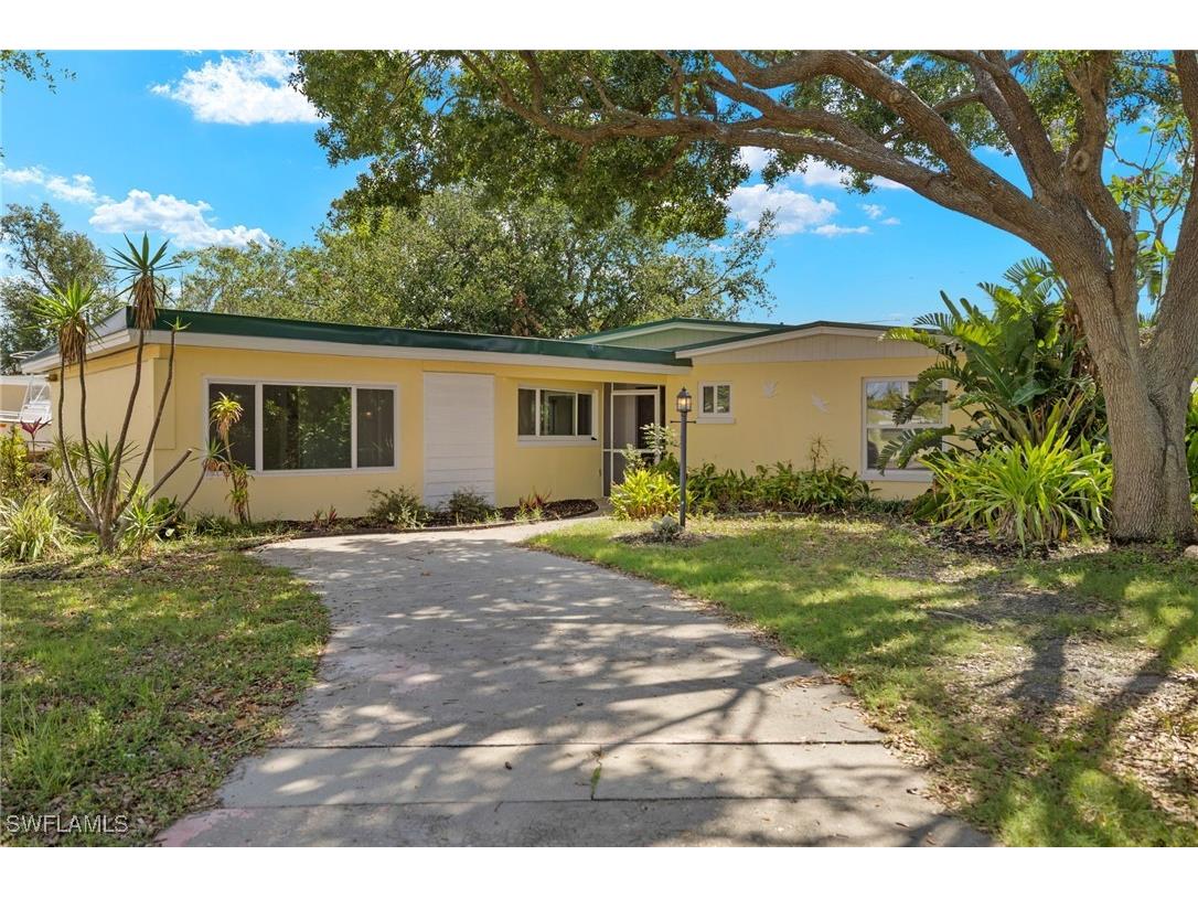 3843 La Palma Street Fort Myers FL 33901 224085401 image1