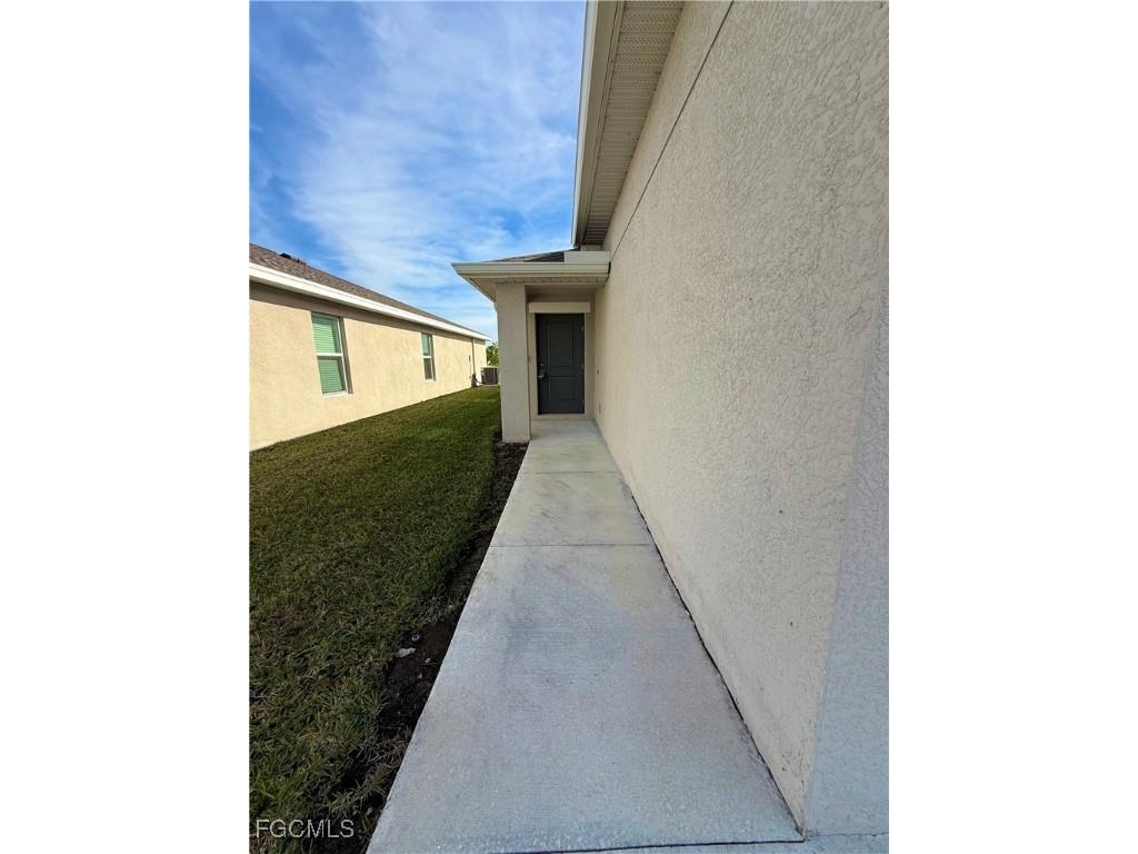 3844 Treasure Oak Way Fort Myers FL 33905 2025025123 image2