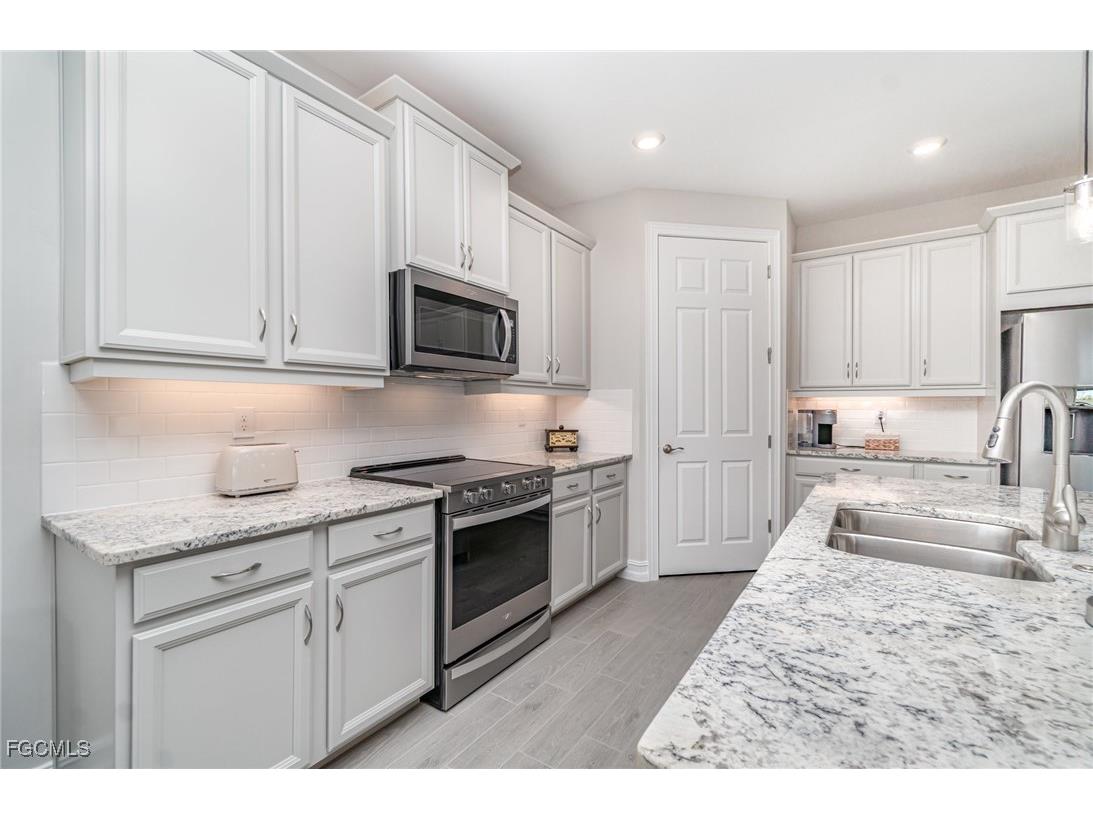 3845 Crosswater Drive North Fort Myers FL 33917 2025019680 image13