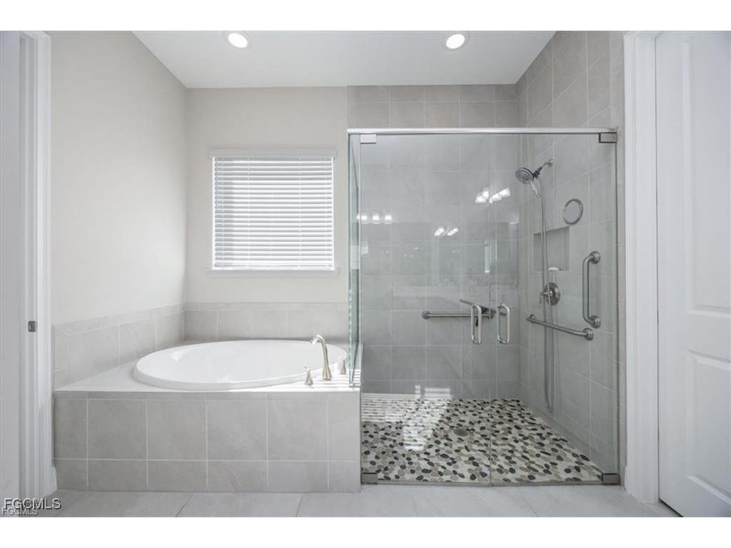 3845 Helmsman Drive Naples FL 34120 2026005689 image24