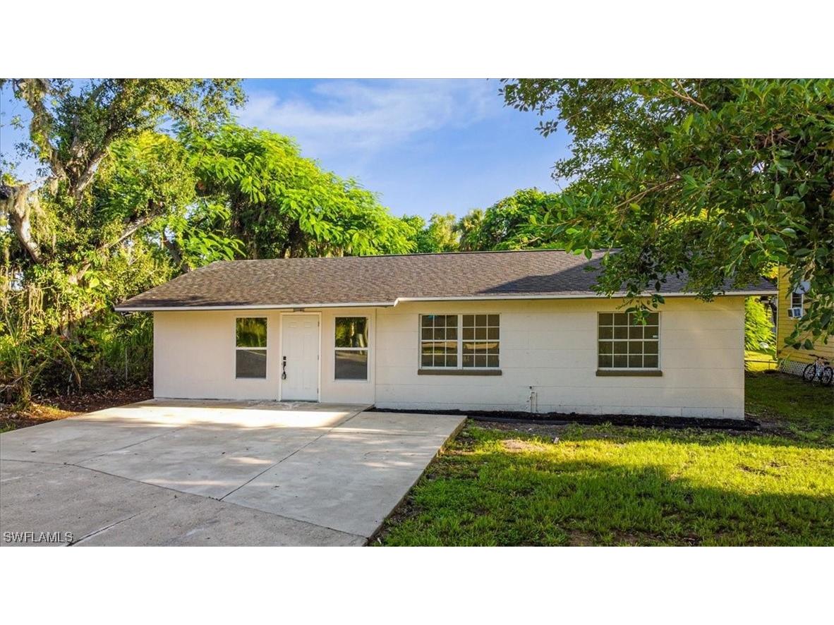 3847 Desoto Avenue Fort Myers FL 33916 223058396 image1