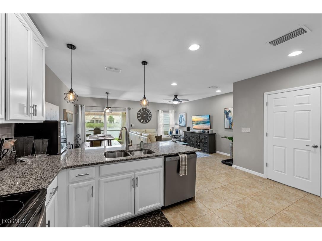 3849 Tilbor Circle Fort Myers FL 33916 2026000119 image8