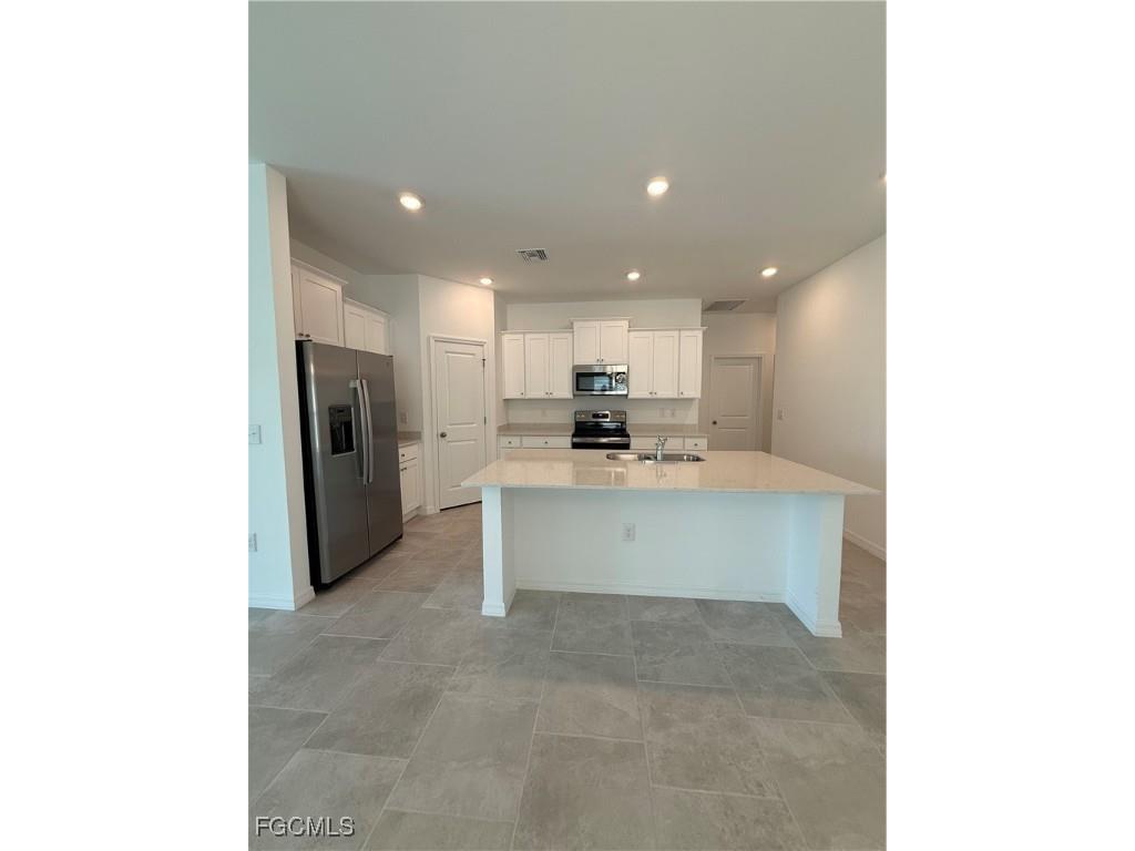 3850 Treasure Oak Way Fort Myers FL 33905 2025025129 image6
