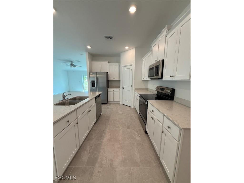 3850 Treasure Oak Way Fort Myers FL 33905 2025025129 image8