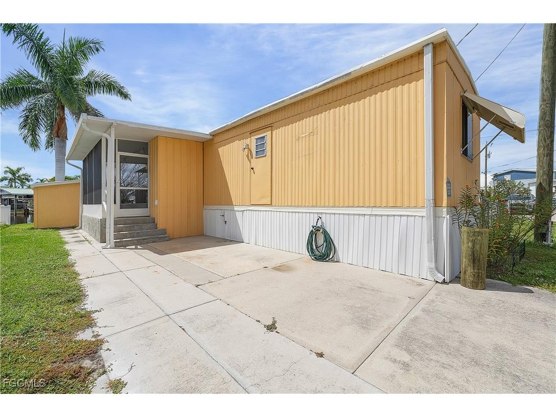 3851 Coconut Drive Saint James City FL 33956 2025015671 image3