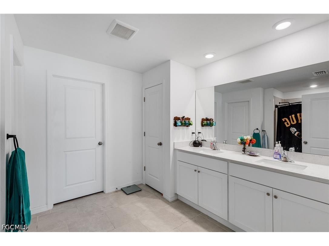 3856 Treasure Oak Way Fort Myers FL 33905 2026024648 image18