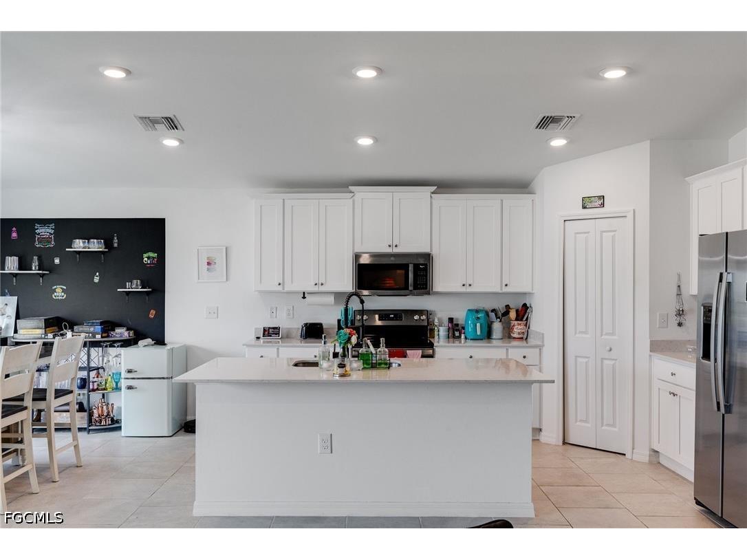 3856 Treasure Oak Way Fort Myers FL 33905 2026024648 image5