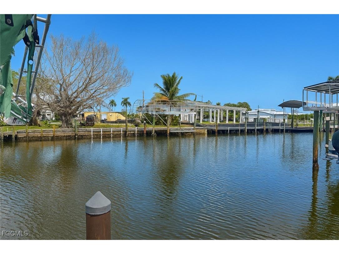 3859 Coconut Drive Saint James City FL 33956 2025023805 image1