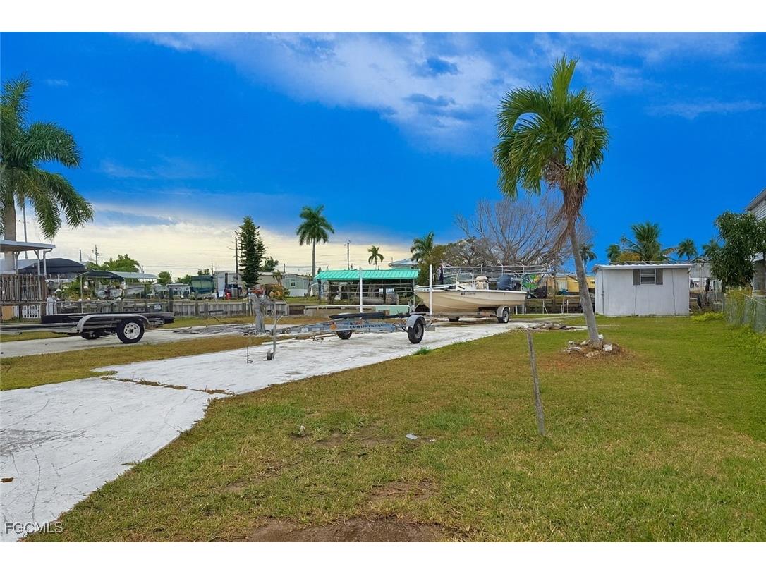 3859 Coconut Drive Saint James City FL 33956 2025023805 image2