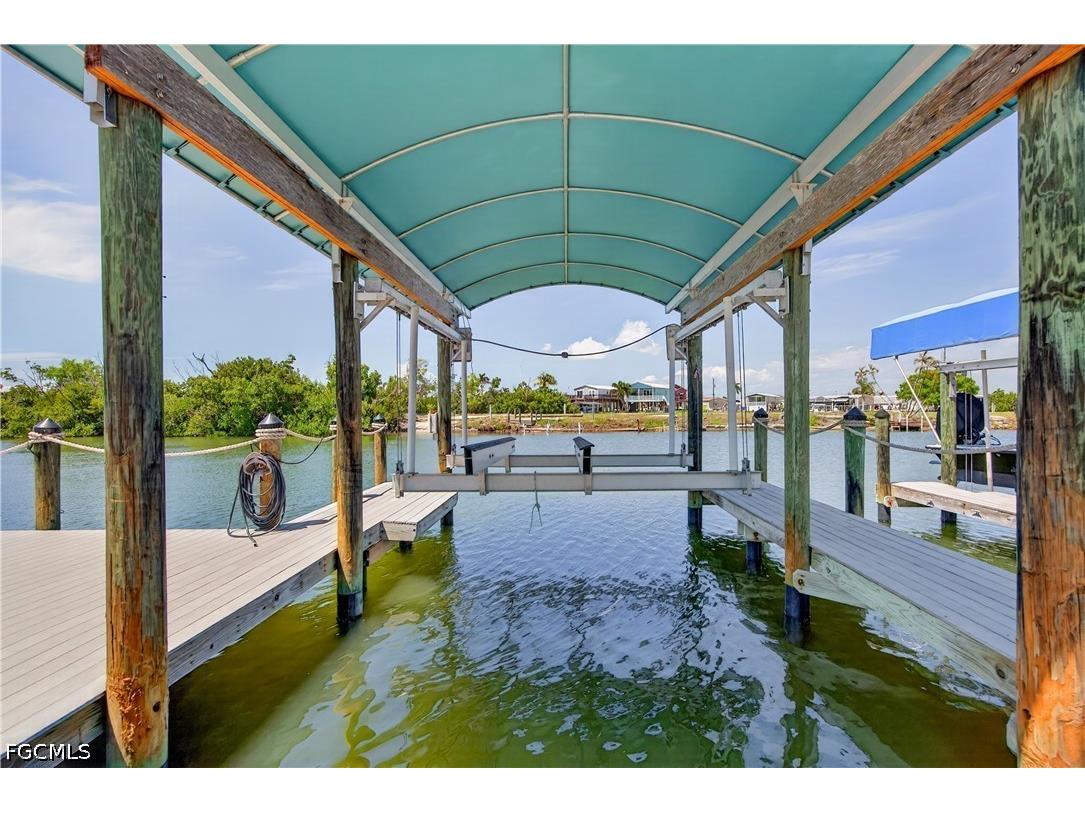 3864 Royal Palm Drive Saint James City FL 33956 2026021673 image4