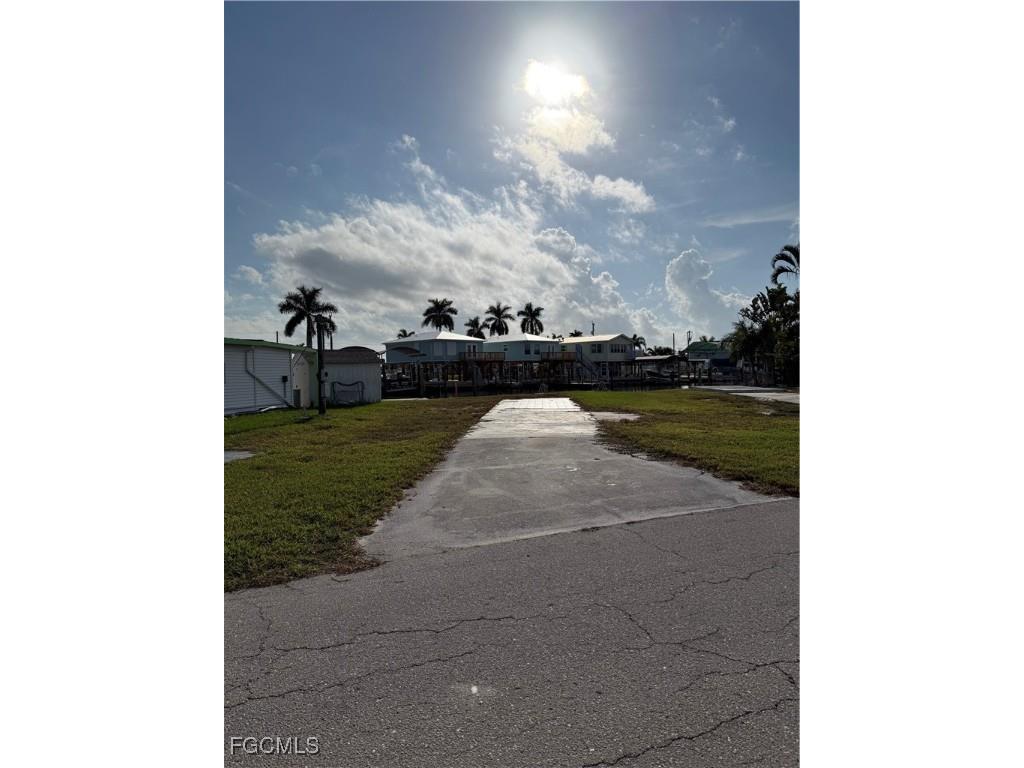 3867 Phoenix Drive Saint James City FL 33956 2025022908 image1