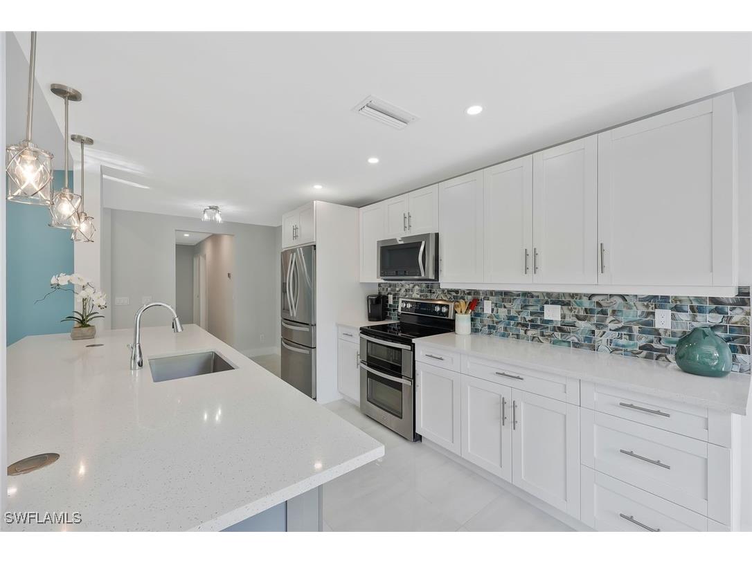 3870 White Boulevard Naples FL 34117 226001669 image1