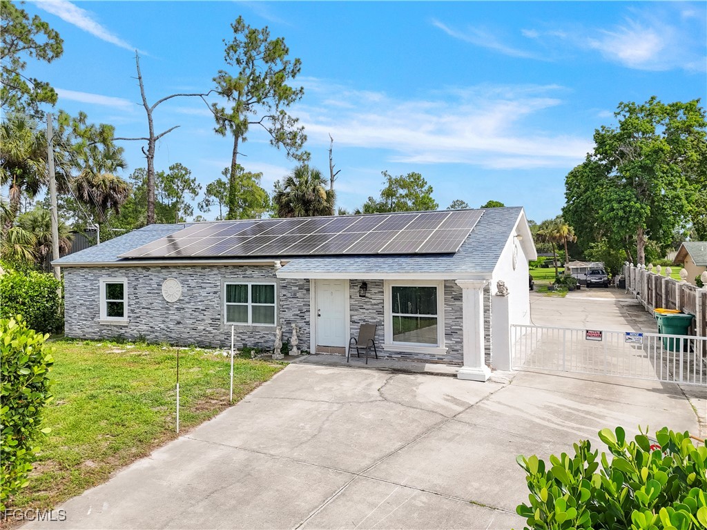 3871 White Boulevard Naples FL 34117 2025002673 image1