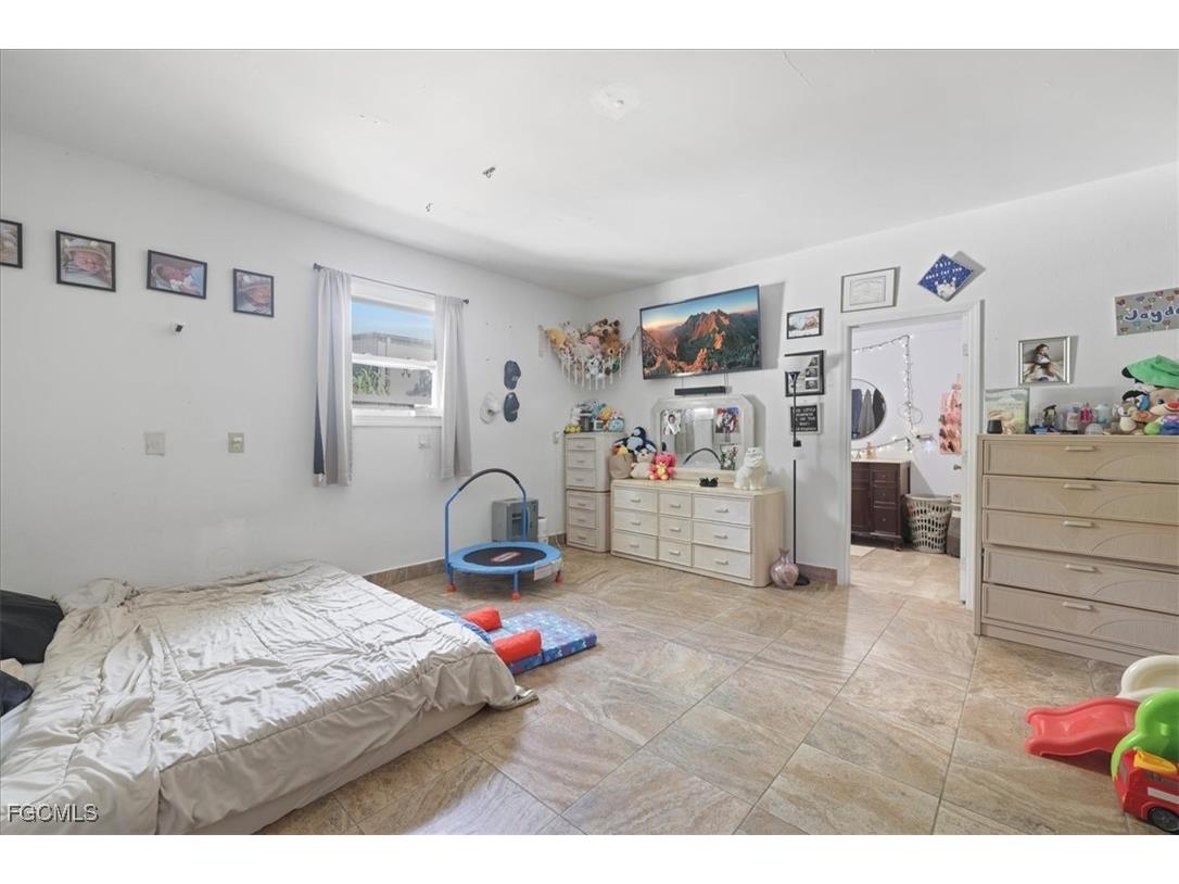 3871 White Boulevard Naples FL 34117 2025002673 image20