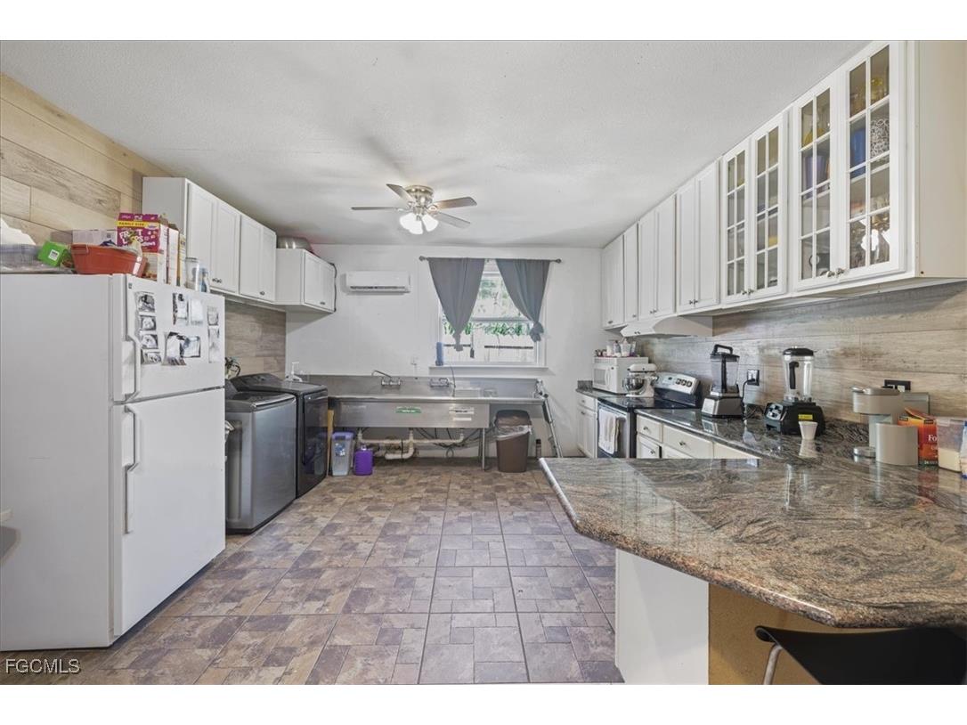 3871 White Boulevard Naples FL 34117 2025002673 image24