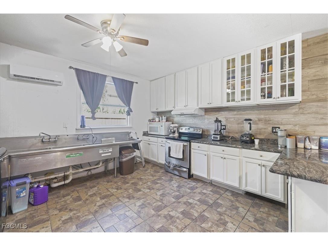 3871 White Boulevard Naples FL 34117 2025002673 image25