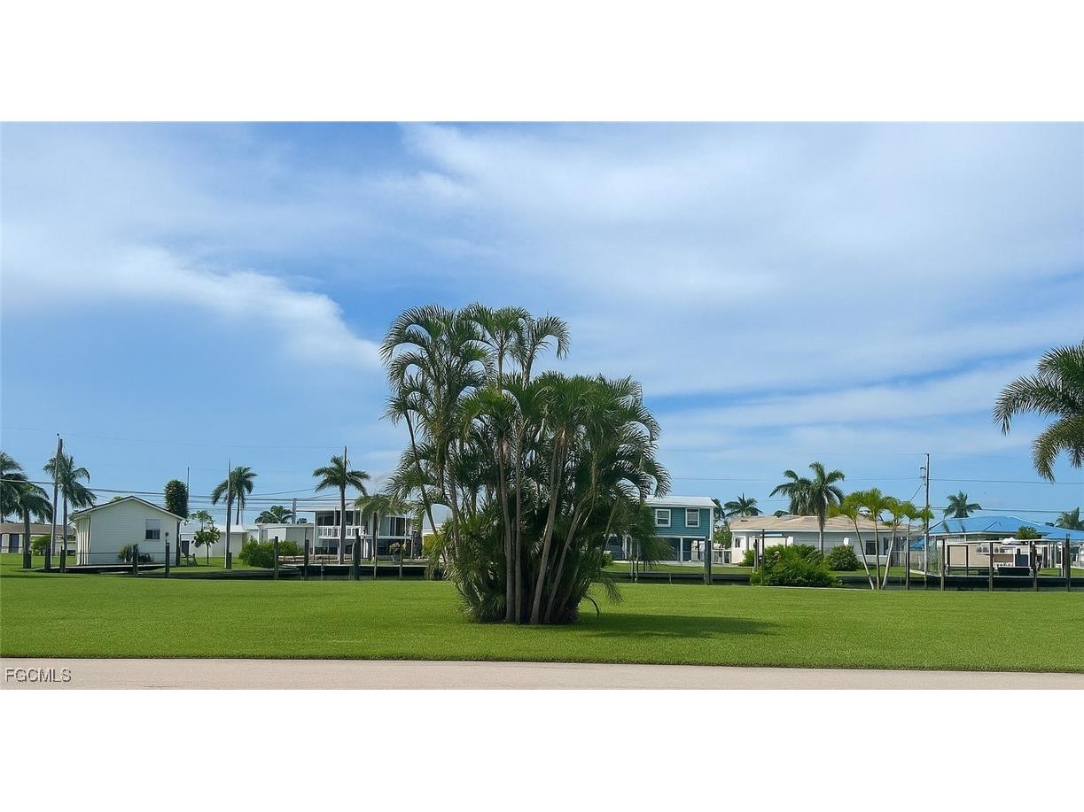 3875 Royal Palm Drive Saint James City FL 33956 2025009488 image1