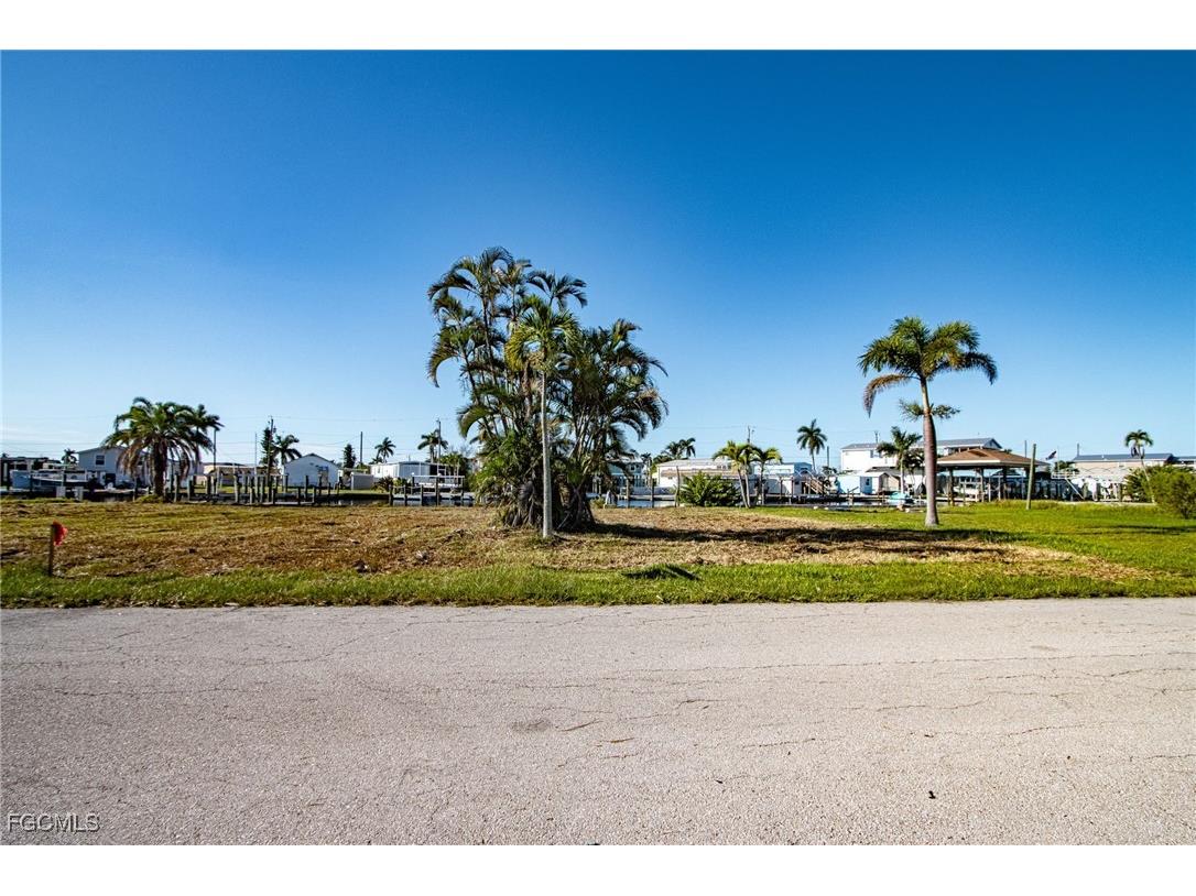 3875 Royal Palm Drive Saint James City FL 33956 2025009488 image29