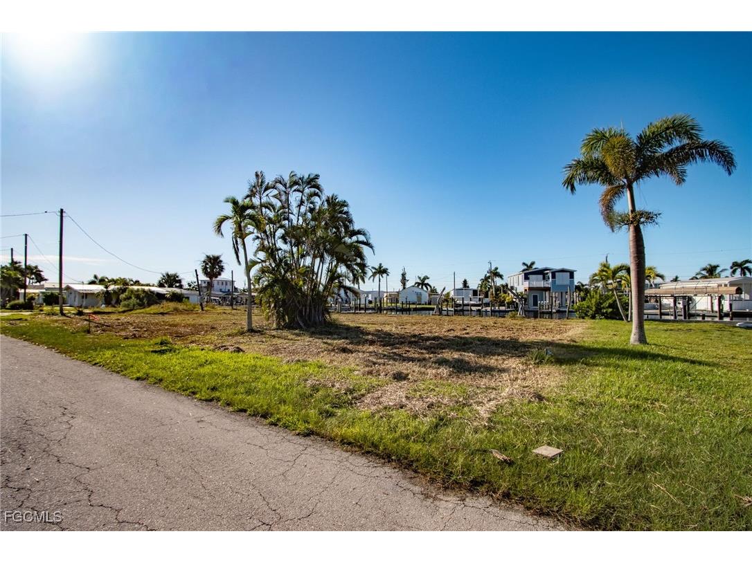 3875 Royal Palm Drive Saint James City FL 33956 2025009488 image30