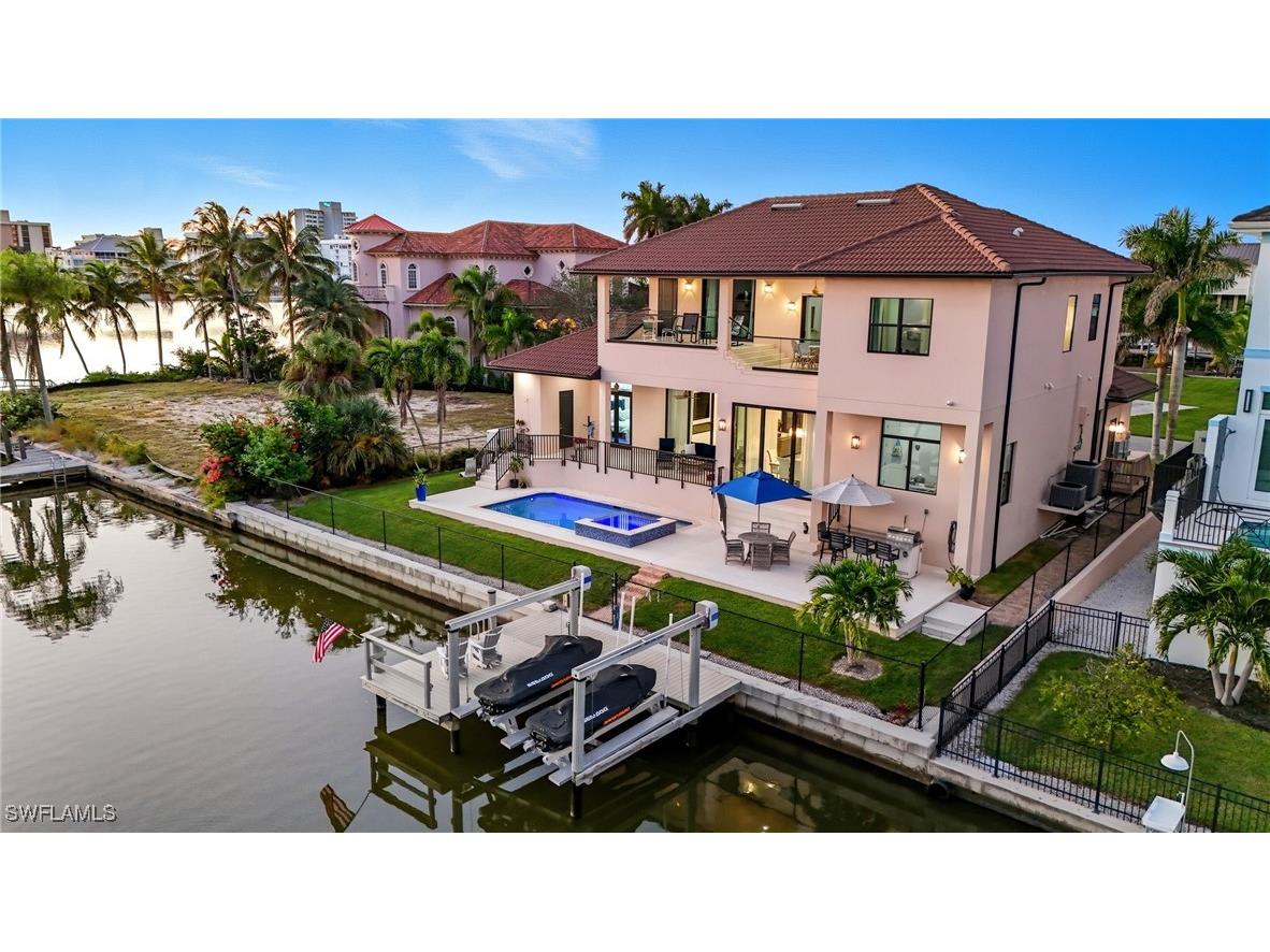 388 Pine Avenue Naples FL 34108 225075287 image1
