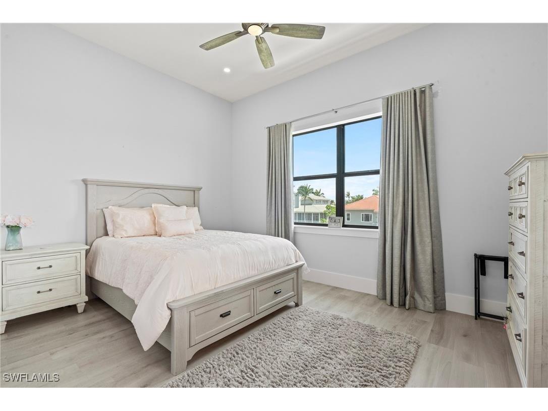 388 Pine Avenue Naples FL 34108 225075287 image28