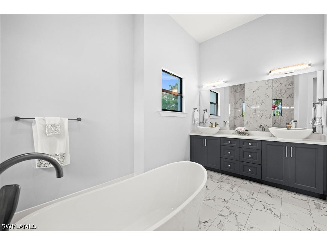 388 Pine Avenue Naples FL 34108 226019283 image22