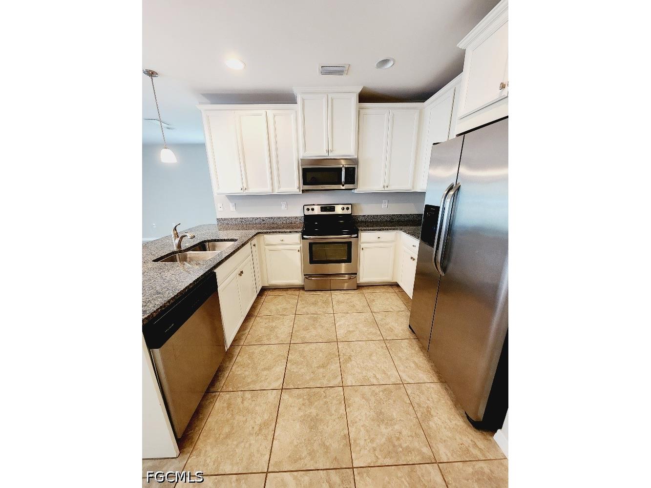 3882 Tilbor Circle Fort Myers FL 33916 2026014870 image3