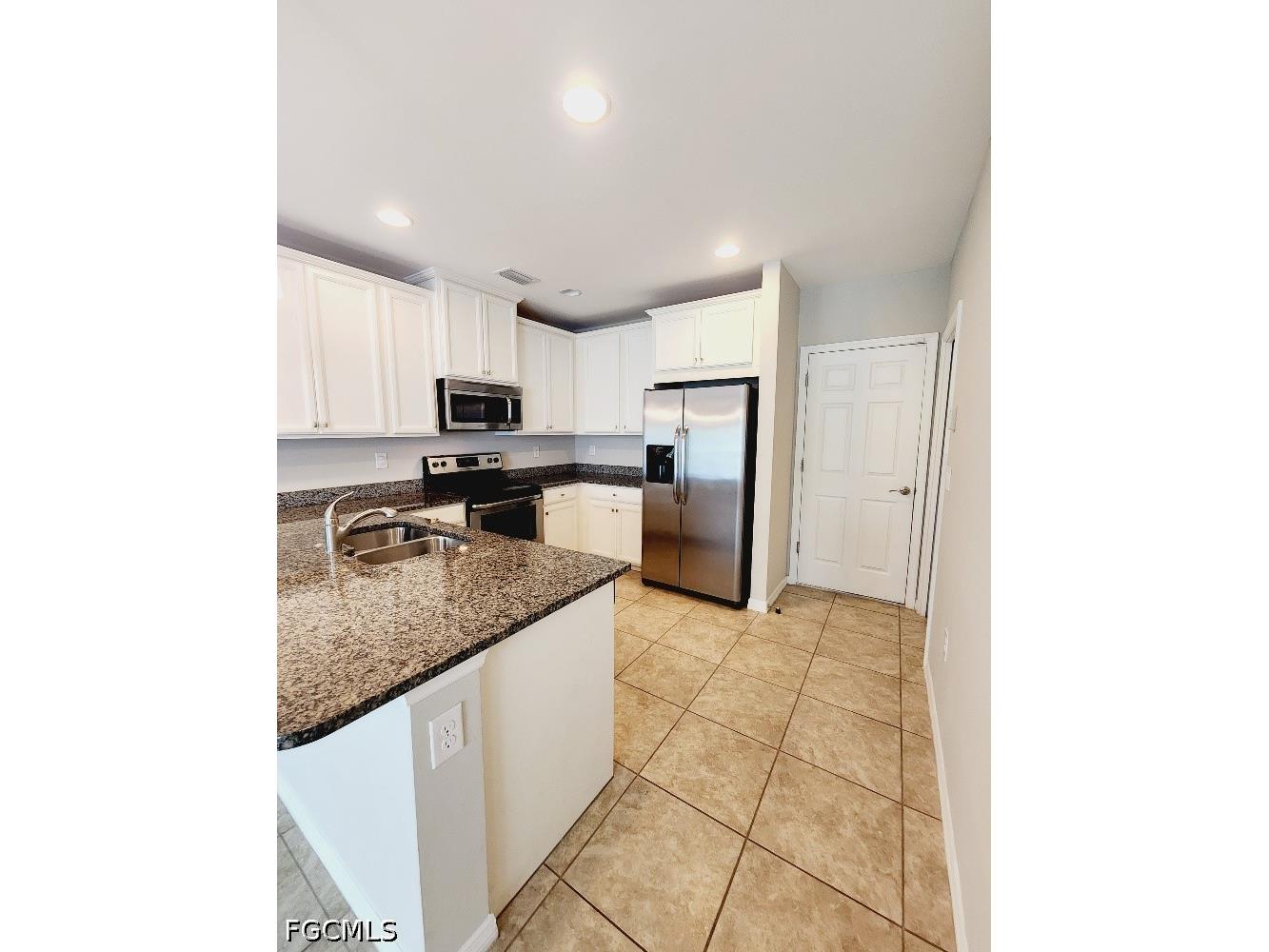 3882 Tilbor Circle Fort Myers FL 33916 2026014870 image4
