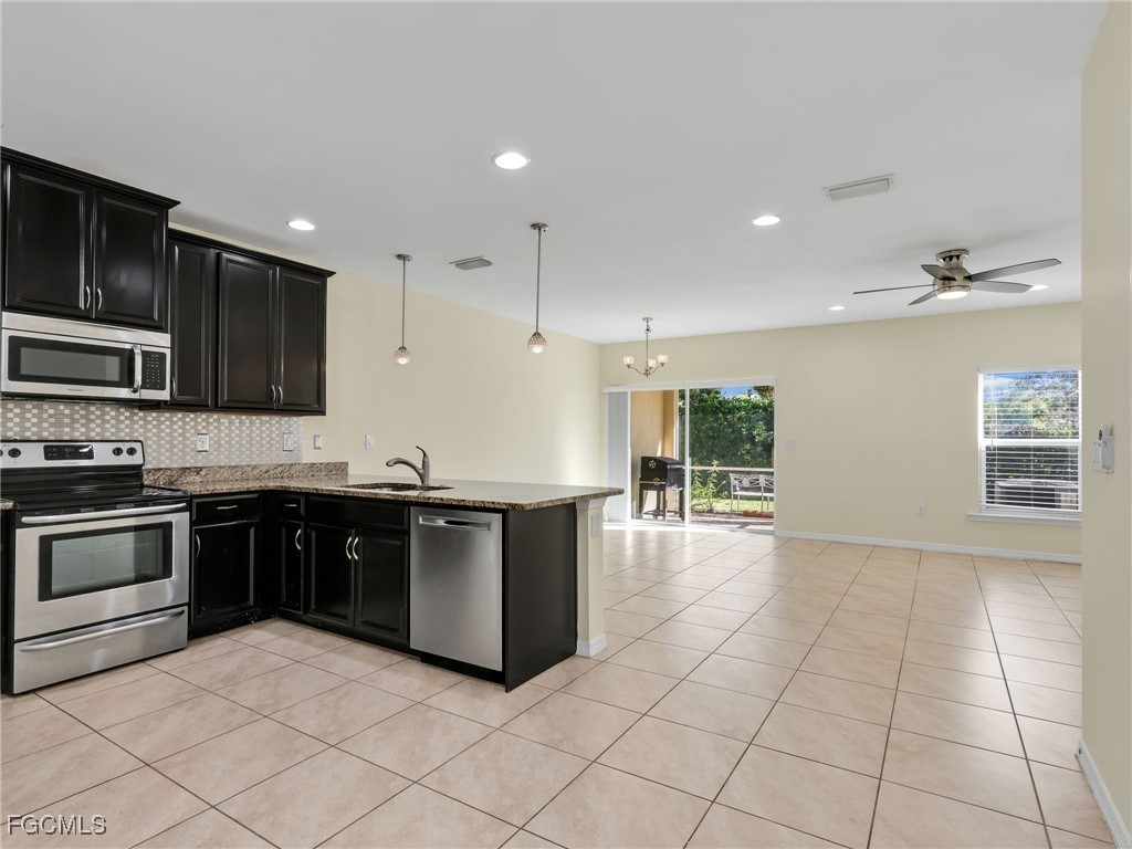 3886 Tilbor Circle Fort Myers FL 33916 2025022738 image10