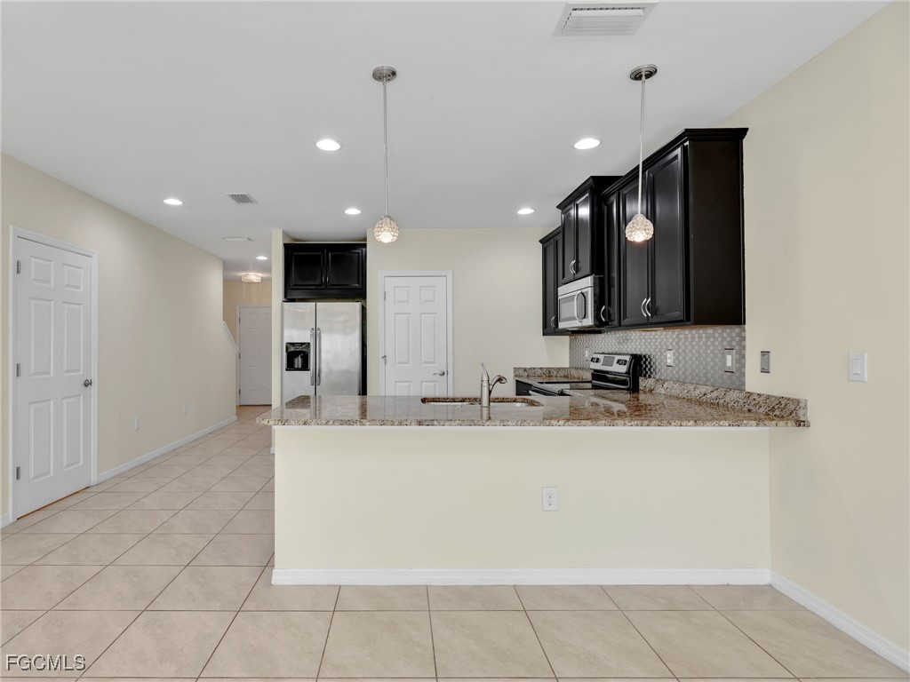 3886 Tilbor Circle Fort Myers FL 33916 2025022738 image9